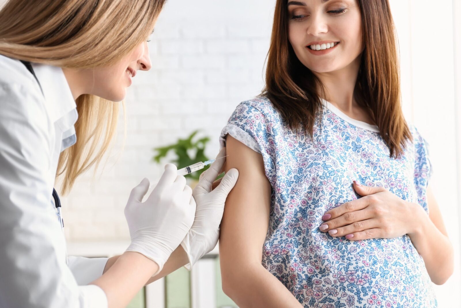 vacinacao-na-gravidez-entenda-a-importancia-de-manter-a-carteirinha-em-dia