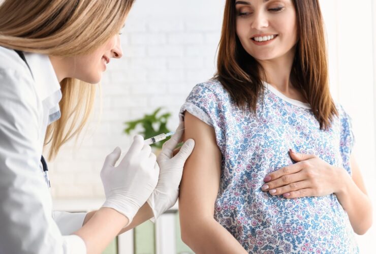vacinacao-na-gravidez-entenda-a-importancia-de-manter-a-carteirinha-em-dia